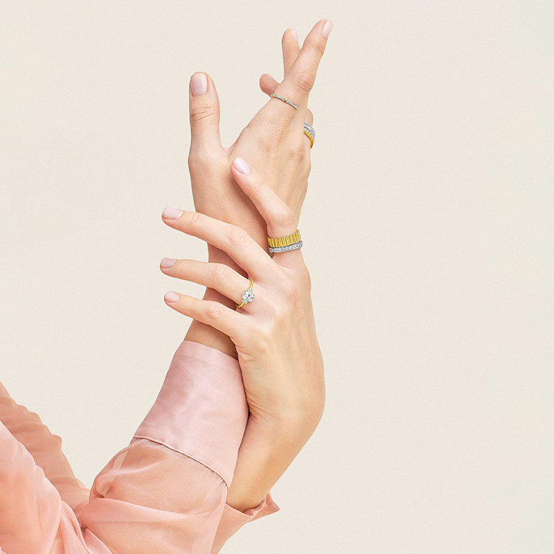 Goldene und silberne Ringe